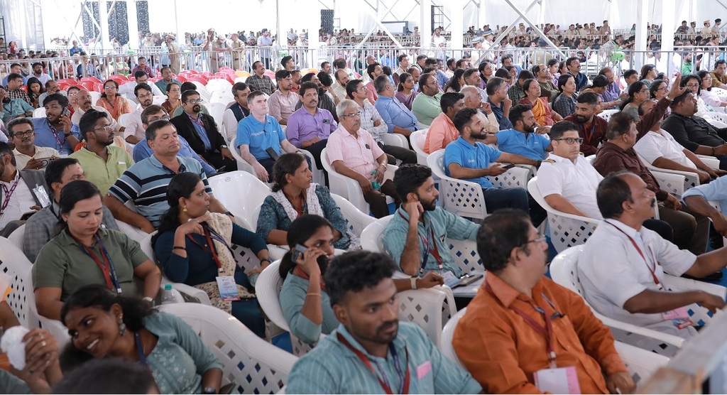 Prime Minister Narendra Modi Vizhinjam International Deepwater Seaport Maritime News India Kerala Chief Minister Pinarayi Vijayan Gautam Adani Karan 006